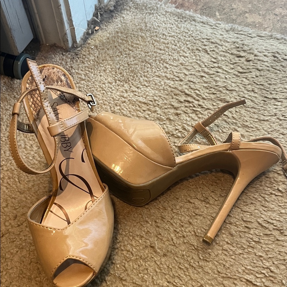 Sam & Libby Beige Patent Peep Toe Heels